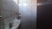 Guest Toilet - 2 square meters of property in Wonderboom South