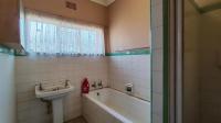 Bathroom 1 - 10 square meters of property in Cinderella