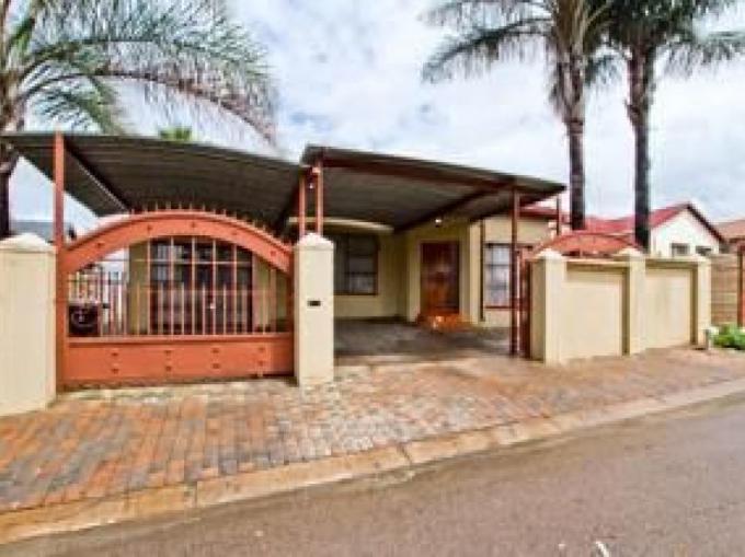 4 Bedroom House for Sale For Sale in Olievenhoutbos - MR561227