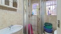 Bathroom 2 - 9 square meters of property in Reyno Ridge