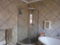 Main Bathroom of property in Daggafontein