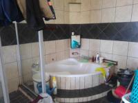 Main Bathroom of property in Daggafontein