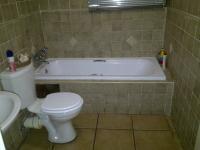 Bathroom 1 - 5 square meters of property in Castleview