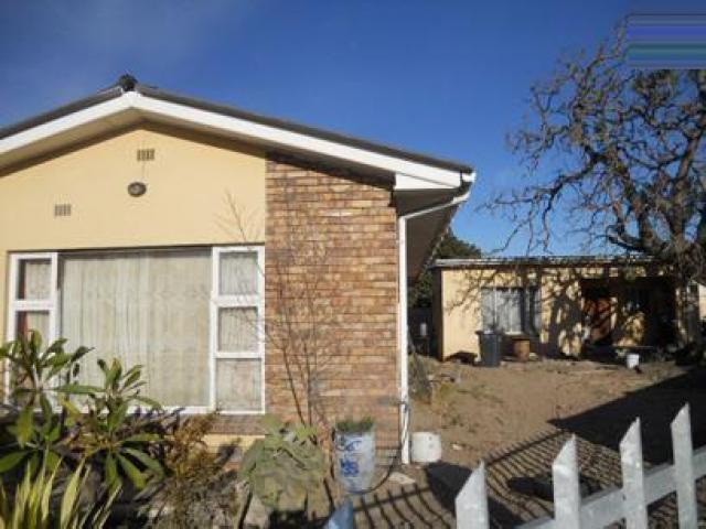 3 Bedroom House for Sale For Sale in Elsies River - Private Sale - MR088651
