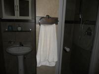 Bathroom 2 - 3 square meters of property in Three Rivers