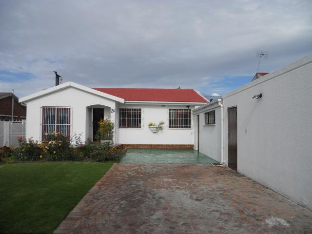 3 Bedroom House for Sale For Sale in Windsor Park - CPT - Private Sale - MR089964