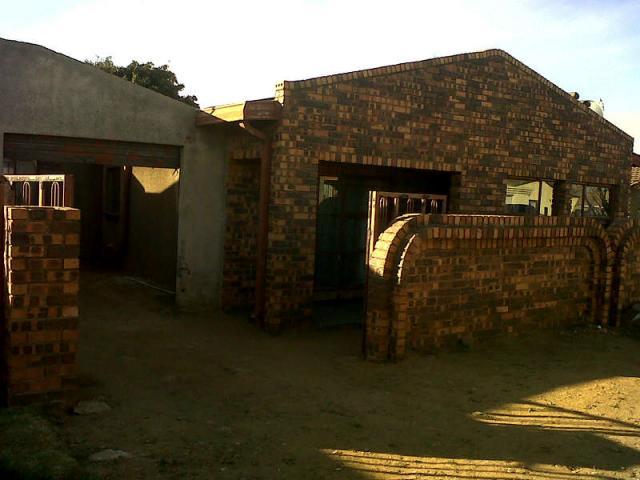 2 Bedroom House for Sale For Sale in AP Khumalo - Private Sale - MR094223