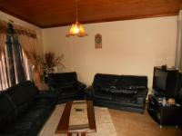 Lounges - 17 square meters of property in Woodview