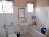 Bathroom 1 - 5 square meters of property in Woodview