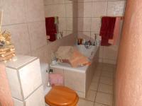 Bathroom 1 - 5 square meters of property in Meerhof