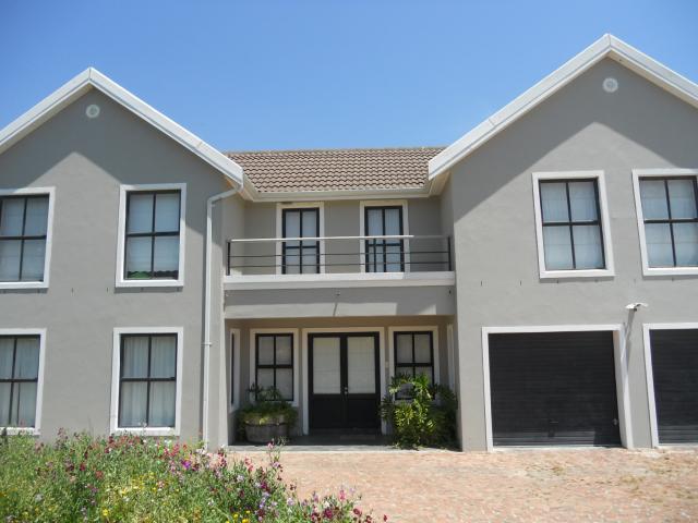 4 Bedroom House for Sale For Sale in Kuils River - Home Sell - MR101556