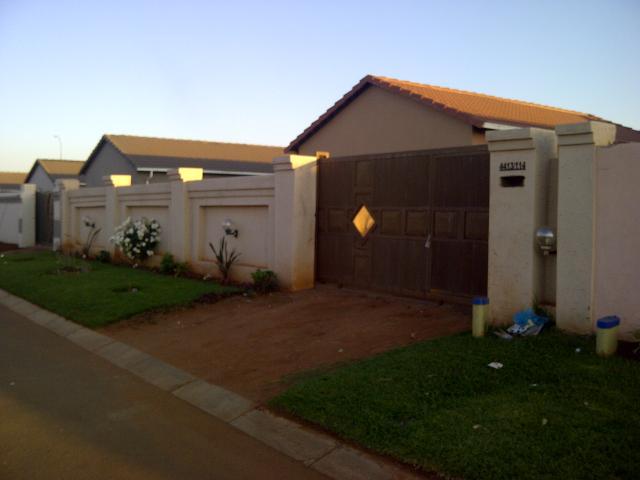 3 Bedroom House for Sale For Sale in Roodekop - Private Sale - MR102093