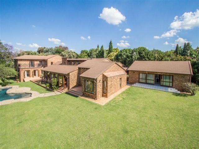 Front View of property in Bryanston East