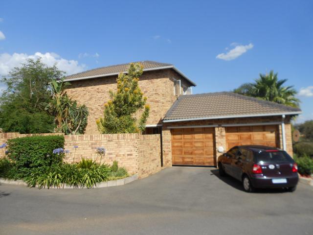 3 Bedroom Sectional Title for Sale For Sale in Olivedale - Home Sell - MR102368