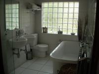 Main Bathroom of property in Albemarle