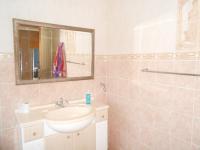 Main Bathroom - 23 square meters of property in Winchester Hills