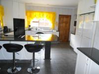 Kitchen - 41 square meters of property in Sonneveld