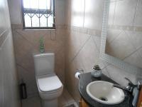 Bathroom 1 - 2 square meters of property in Ifafi