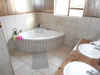 Main Bathroom - 10 square meters of property in Sonneveld