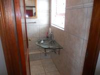 Bathroom 3+ - 5 square meters of property in Umkomaas