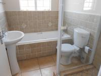 Main Bathroom - 5 square meters of property in Castleview