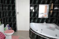 Main Bathroom - 12 square meters of property in Pelikan Park