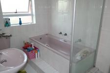 Bathroom 1 - 5 square meters of property in Pelikan Park