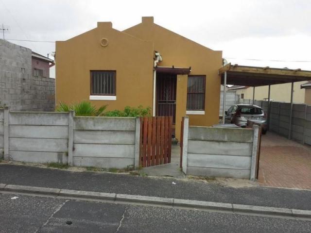 3 Bedroom House for Sale For Sale in Strandfontein - Home Sell - MR110276