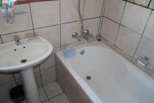 Bathroom 1 - 5 square meters of property in Nooitgedacht