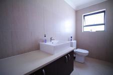 Bathroom 3+ - 13 square meters of property in The Wilds Estate