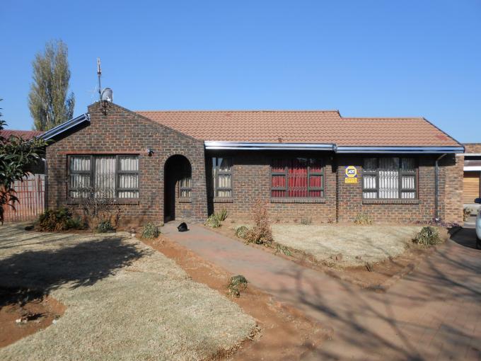 3 Bedroom House for Sale For Sale in Klippoortjie AH - Home Sell - MR111887