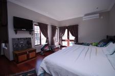 Main Bedroom - 43 square meters of property in Woodlands Lifestyle Estate
