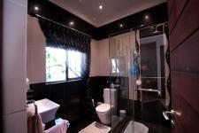 Bathroom 1 - 6 square meters of property in The Wilds Estate
