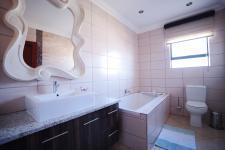 Bathroom 3+ - 6 square meters of property in The Wilds Estate