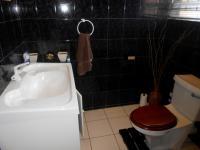 Bathroom 2 - 9 square meters of property in Cyrildene