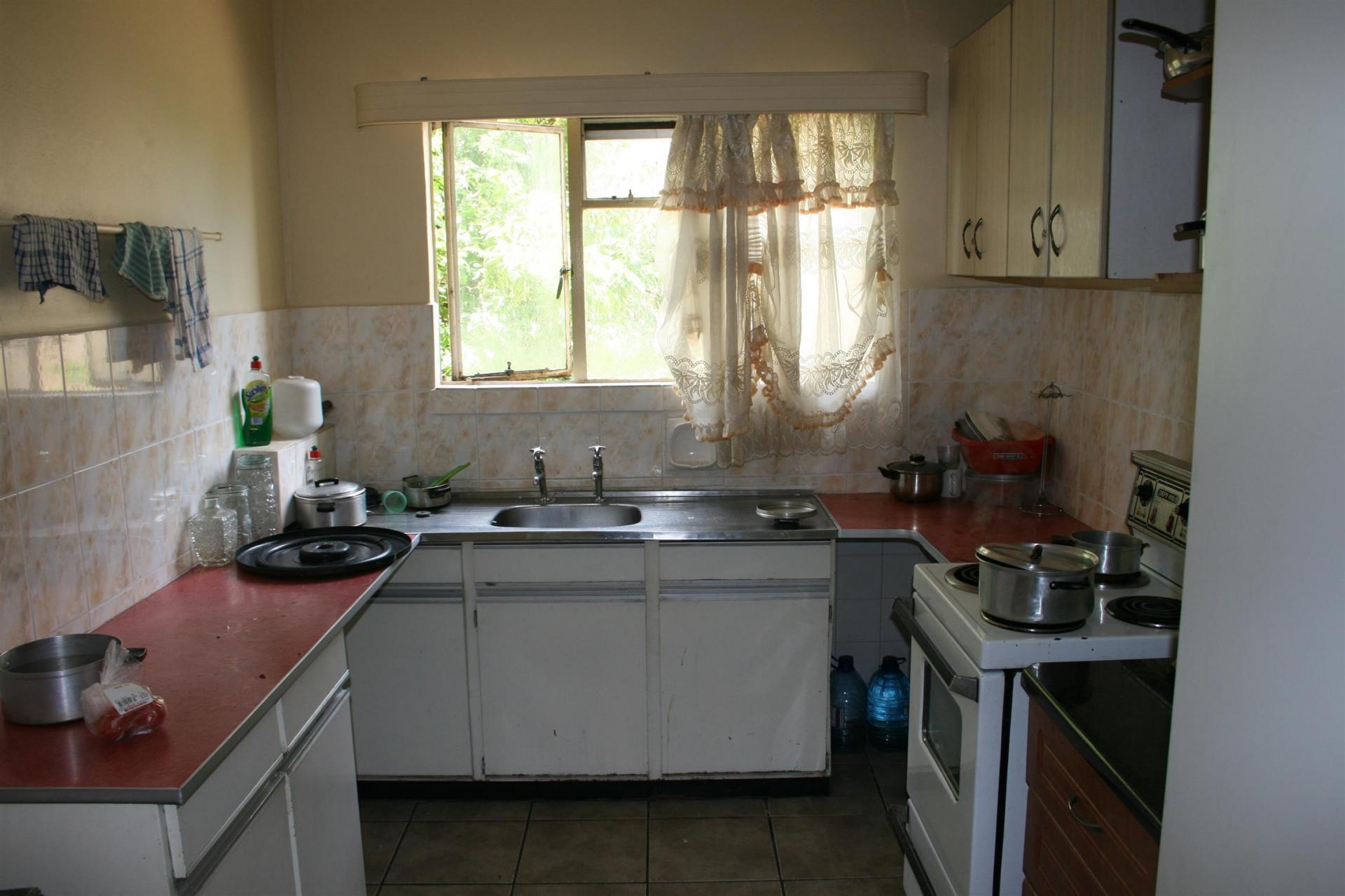 Kitchen - 9 square meters of property in Tasbetpark