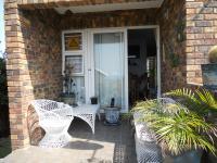 Patio - 15 square meters of property in Athlone Park