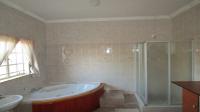 Bathroom 3+ - 21 square meters of property in Hartbeespoort