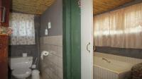 Bathroom 3+ - 21 square meters of property in Hartbeespoort
