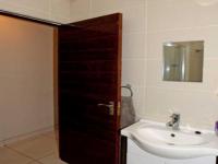 Main Bathroom - 7 square meters of property in Ravenswood