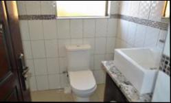 Bathroom 3+ - 4 square meters of property in Kosmosdal
