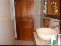 Guest Toilet - 4 square meters of property in Kengies