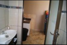 Bathroom 3+ - 13 square meters of property in Freeland Park
