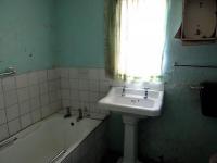 Bathroom 1 of property in Beaufort West