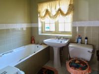 Bathroom 2 of property in Waterkloof Glen