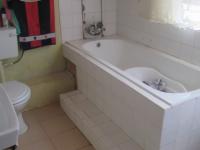 Main Bathroom - 14 square meters of property in The Balmoral Estates