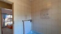 Bathroom 1 - 5 square meters of property in Dalpark