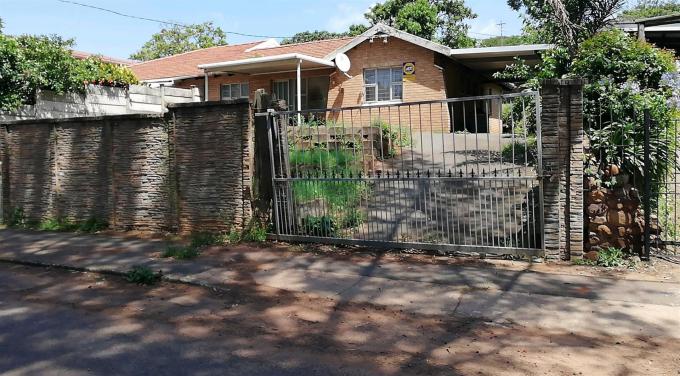 Standard Bank SIE Sale In Execution 3 Bedroom House for Sale in Mobeni Heights - MR159575