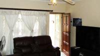 Lounges - 28 square meters of property in Kingsview