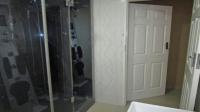 Main Bathroom - 7 square meters of property in Lenasia South